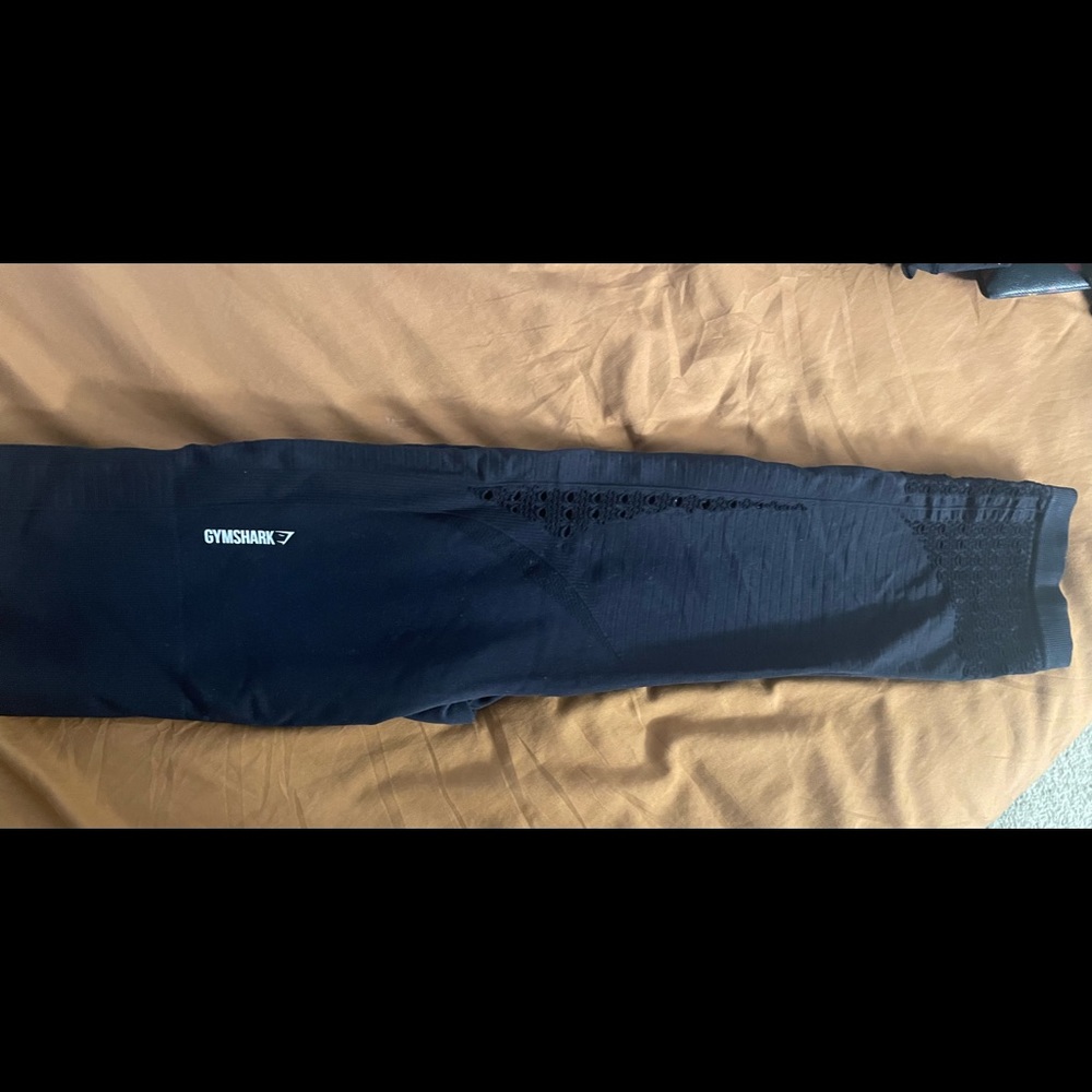 Black Gymshark leggings